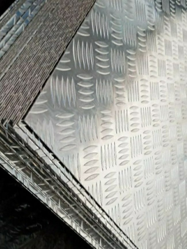Chapa De Alumínio Xadrez 2000x1000mm Na Esp De 1.20 Mm