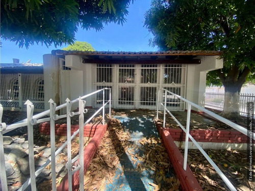 Venta - Casa - Jardín, Santa Marta