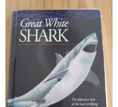 Son Varios Libros De Tiburones Y Ballenas, Todos En Inglés