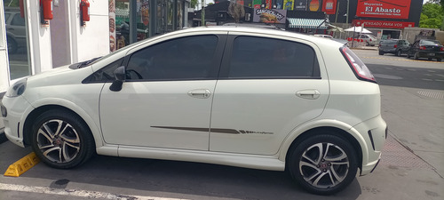 Fiat Punto 1.6 Sporting Uconnect + Nav Blackmotion