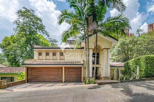 Vendo Hermosa Casa En El Poblado - Como Vivir En Una Finca.