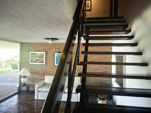 Apartamento En Venta Punta Del Este, Aidy Grill, Con Muy Lindo Entorno, Terraza Y Cochera, 2 Dormitorios, Bajas Expensas- Ref: 4216
