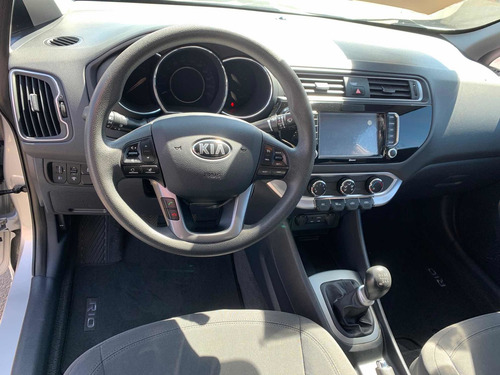Imagen 10 de 12 de Kia Rio 2017 1.6 Ex Sedan Mt