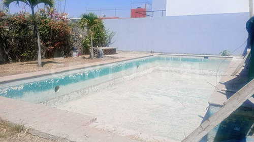Lote Unico En Condominio La Vista , En Fracc. Lomas De Cuernavaca.