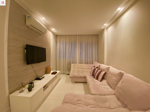 Imagem 1 de 9 de Apartamento À Venda - Reformado - Sala Ampla Para 2 Ambientes - 1 Dormitório - 60 M² - Praia Das Pitangueiras - Guarujá-sp - Oportunidade - Ap06049 - 69873462