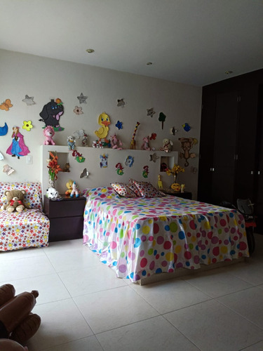 Casa En Venta En Jiutepec, Cocadas, Con Acceso Controlado, Alberca Y Loft Independiente.