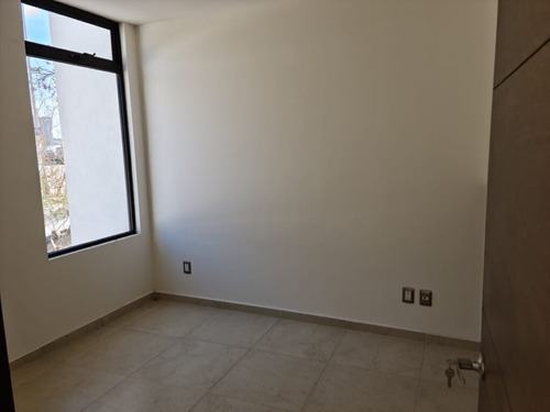 Se Vende Casa Enel Refugio, 3 Habitaciones, Estudio, Construcción A Tabique Rojo