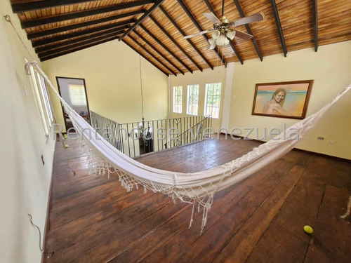 Casa Tipo Chalet En Venta El Castaño Maracay Con Jardin Segura Kg:25-6628