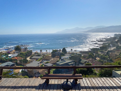 Casa En Altura Con Vista Panorámica A Playa Caleta