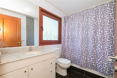 Casa En Venta De 5 Dorm. En Las Condes