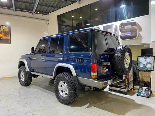 Imagen 3 de 11 de Toyota Macho 4ptas Lx V6