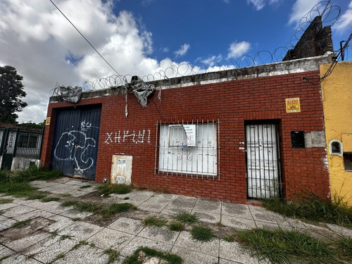 Imagen 3 de 4 de Venta Galpon A Refaccionar Muy Bien Ubicado