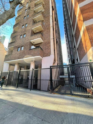 Venta Dpto De 2 Amb Lateral A Refaccionar, Ideal Inversor. Excelente Ubicación.