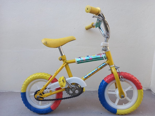 bicicletas con ruedas de colores