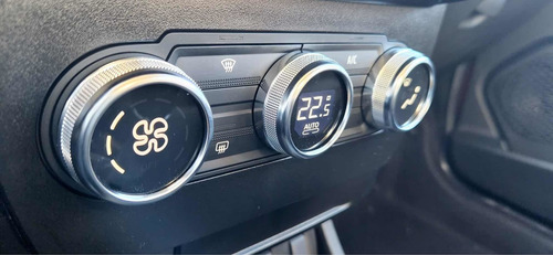 Imagen 22 de 25 de Renault Duster Oroch Outsider 2023 1.3 Turbo