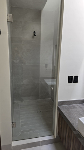 Casa De 3 Recamaras Y 3 Baños Con Cochera Techada Y Amenidad