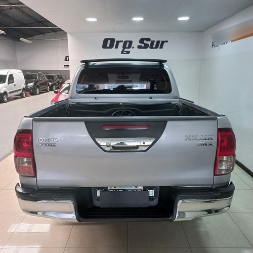 Imagen 5 de 8 de Toyota Hilux 4x4 Dc Srx 2.8 Tdi 6 At