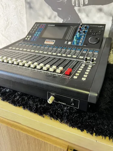 Mesa De Som Yamaha Ls9-16 | MercadoLivre
