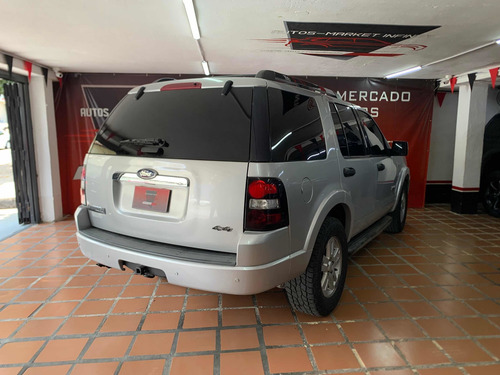 Imagen 4 de 11 de Ford Explorer 4.6 V8
