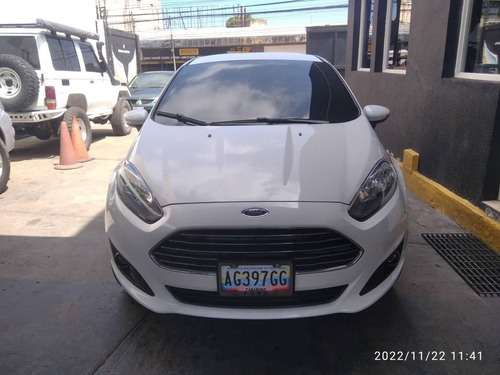 Imagen 2 de 9 de Ford Fiesta Titanium