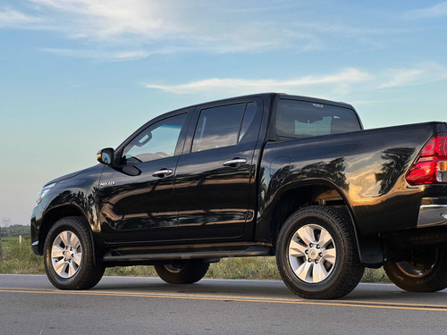 Imagen 18 de 20 de Toyota Hilux 2019 2.8 D/cab 4x4 Srv
