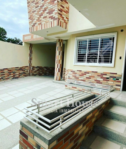 Llev18m-abev02m Smart House Vende Comodo Townhouse En Obra Limpia Urb Andres Bello.