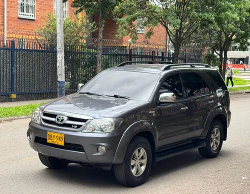 Toyota Fortuner 4.0 Sr5