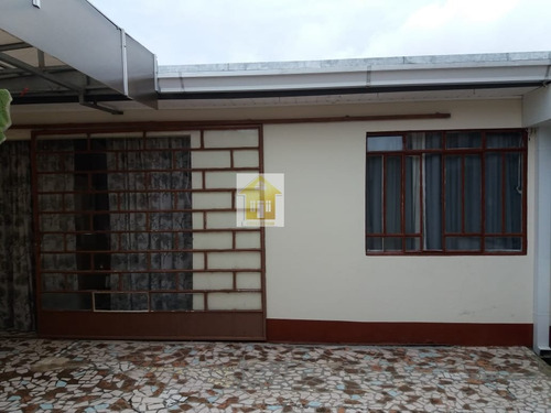 Casa A Venda No Bairro Guabirotuba Em Curitiba - Pr. - 399-1