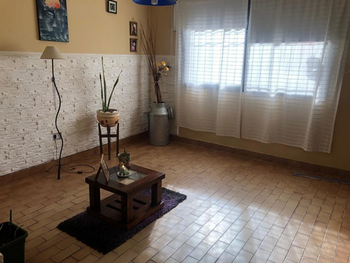 Imagen 4 de 19 de Casa Americana - Villa Santos Tesei - Venta - Pileta - Permuta