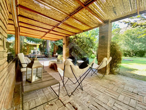 Casa En Venta De 3 Dorm + 2 Estar . En Chicureo Colina