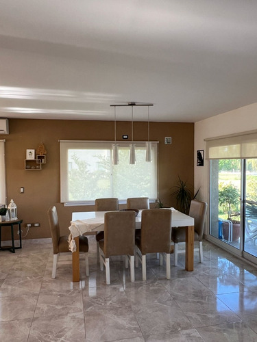 Casa En Alquiler En Barrio Santa Rita Fondo A La Laguna