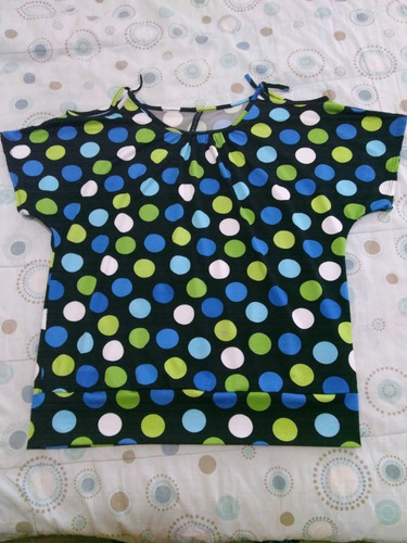 Blusa De Dama, Color Negro Con Pepas De Colores. Talla Xl 