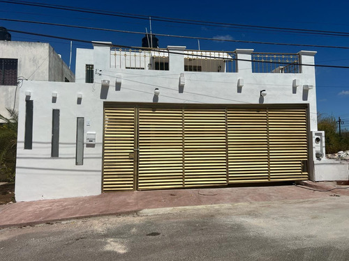 Venta, Casa Dos Pisos Tres Recámaras , Fracc Bosques Poniente. Mérida