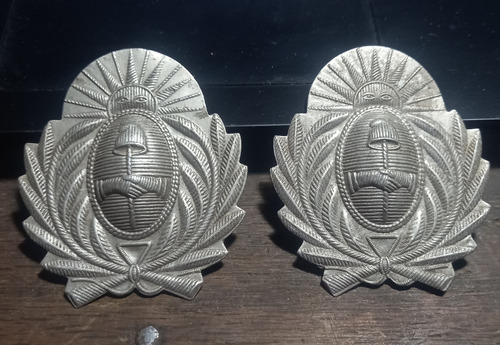 2 Antiguos Escudos Argentino En Aluminio 6,5 X 5,6 Alto