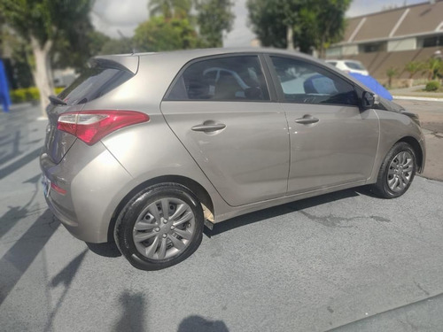 Imagem 4 de 9 de Hyundai Hb20 C./c.plus/c.style 1.6 Flex 16v Mec.