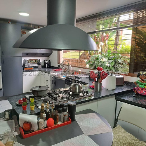 Ss: Vende Casa 24-13892 En Cumbres De Curumo De 832 M2. De 5h/7b/4pe