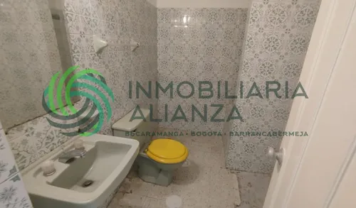 Local En Arriendo En Cabecera Del Llano. Cod A16978