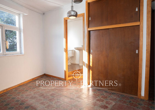 Casa Ideal Para Oficinas O Uso Comercial Por Su Ub...