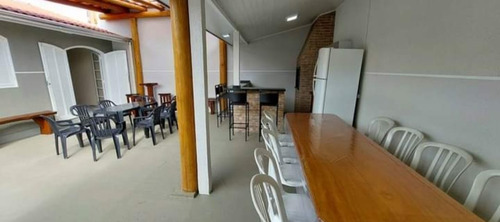 Casa Com Piscina Em Guaratuba, Litoral Paranaense.