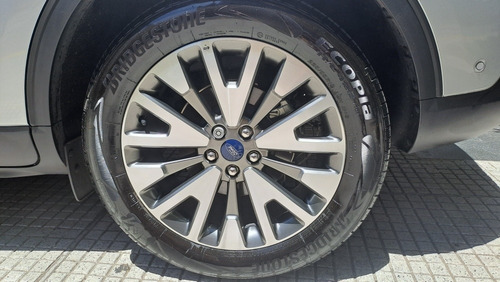 Imagen 9 de 17 de Ford Kuga 2.5 Titanium Hibrida