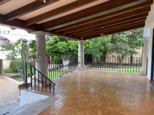 Comercial En Esquina Con Frente A La Avenida San Diego - Roq-825-cs