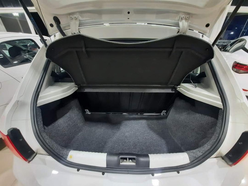 Imagen 10 de 10 de Volkswagen Gol Trend 2015 1.6 Pack I 101cv