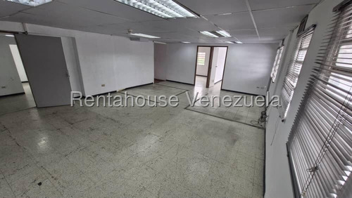 En Alquiler Excelente Oficina Ideal Y Funcional En La Urbina