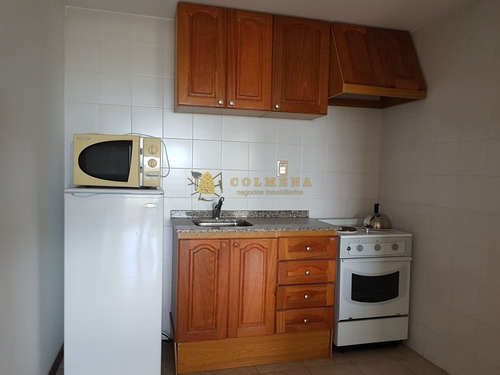 Apto Con Excelente Ubicación, A Pasos De Gorlero, Del Puerto De Punta Del Este- Ref: 4183