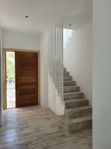 Imagen 10 de 29 de Retasada! Excelente Casa En Venta En Nordelta! Muy Buena Ubicacion, Calidad Premium!!