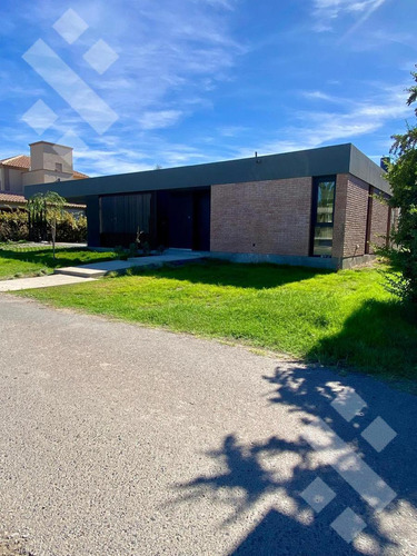 Venta Casa A Estrenar Con Pileta En Barrio Privado Sauces Del Limay, Neuquén