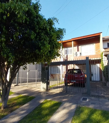 ***retasado*** Excelente Duplex 4 Amb. Jardín Y Cochera