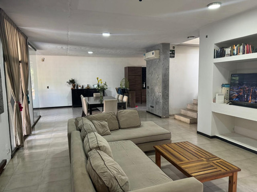 Venta Casa Parque Pileta V.udaondo, Parque Leloir Ituzaingo