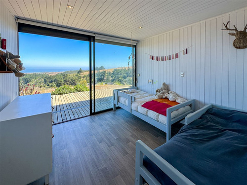 Casa En Venta En Pichilemu, Con Gran Vista Al Mar