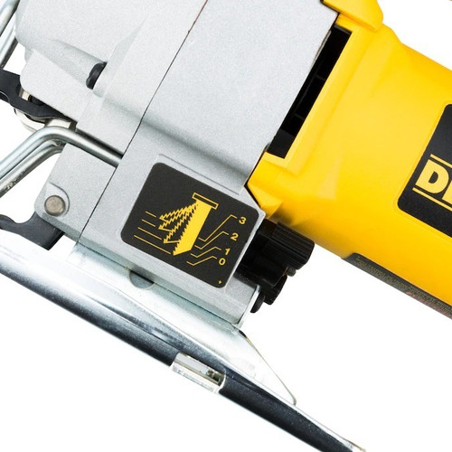Sierra Caladora Dewalt De 5.5 Amp, Mango En U, Sin Llave.